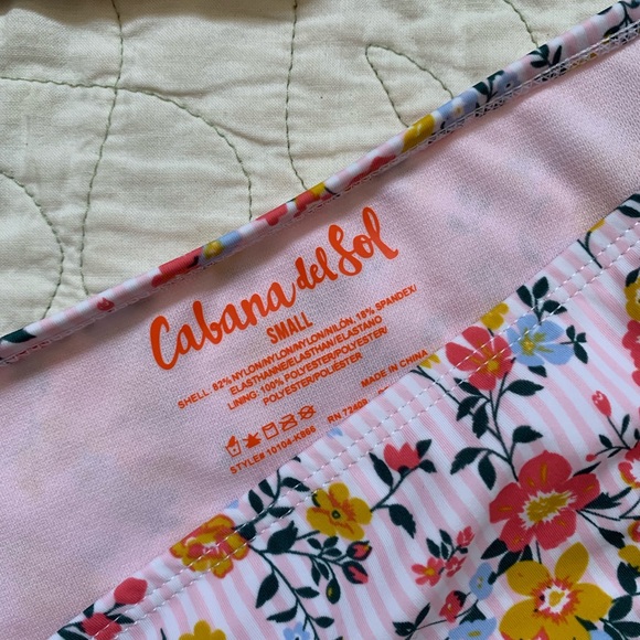 🌸FLORAL BIKINI🌸 - Picture 3 of 4